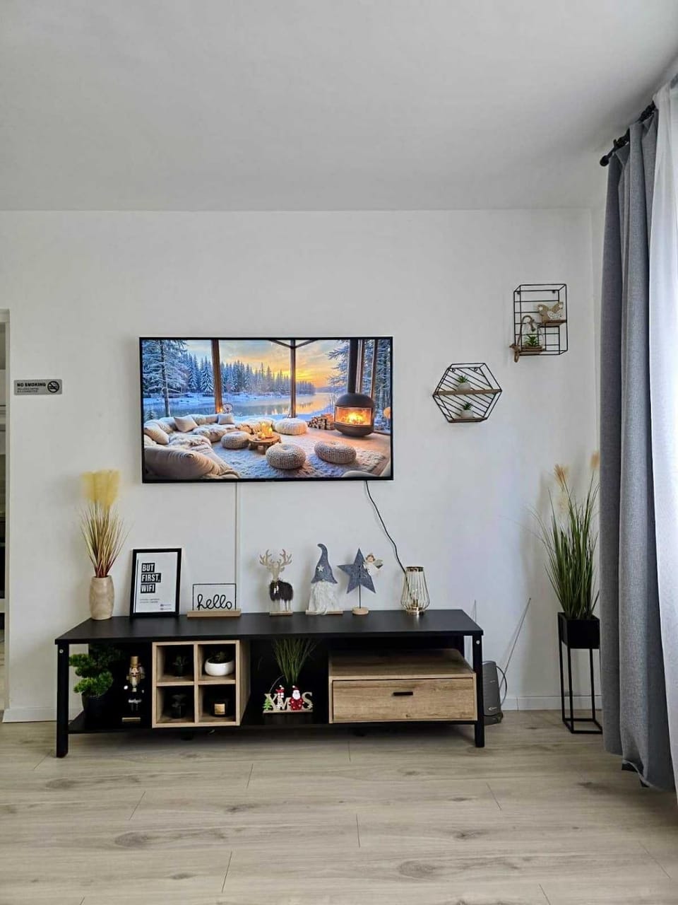 Communal lounge/ TV room, TV and multimedia, Living room, Evening entertainment