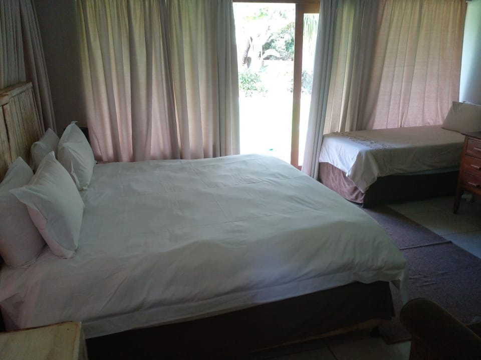 HLULALA GUEST HOUSE Bed and Breakfast in KwaZulu-Natal