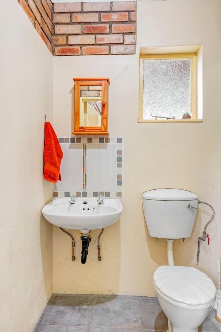 Woodpecker Bachelor Cottage Bed and Breakfast in Gauteng