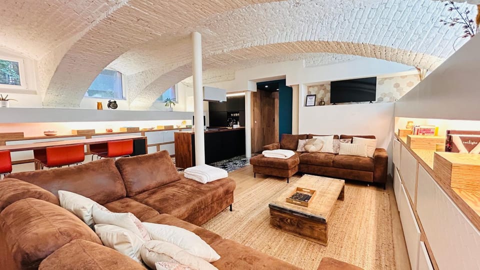 Communal lounge/ TV room, TV and multimedia, Living room, Seating area