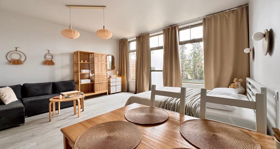 Nearby landmark, Bed, Natural landscape, Fishing, Snorkeling, Kitchen or kitchenette, Living room, Spa and wellness centre/facilities, Seating area, Dining area, Beach, Windsurfing, Canoeing, Cycling, Diving, Evening entertainment, Pets, River view, River view, Area and facilities, Shopping Area, Sports, Entertainment, ATM, dishwasher, pet friendly, pet friendly