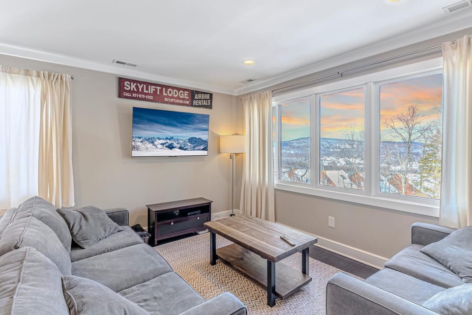 Skylift Lodge - Luxury Mountain Creek family condo Apartment in Vernon Township