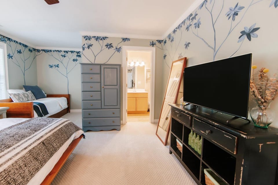 Cozy Cottage - Walk to Campus, Stadium, Downtown House in Athens