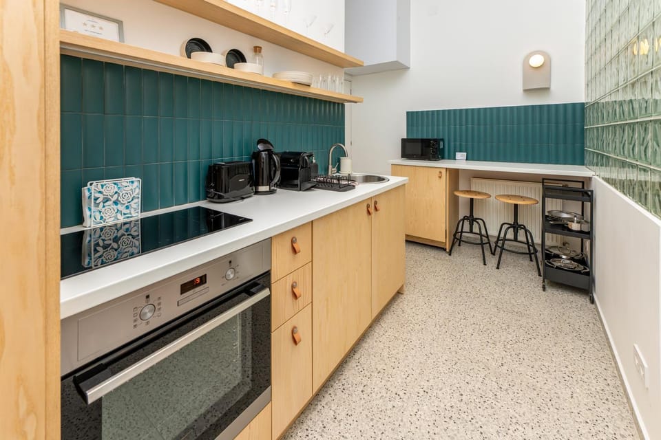 Coffee/tea facilities, Kitchen or kitchenette, Dining area, minibar, pet friendly, stove, toaster, kitchen