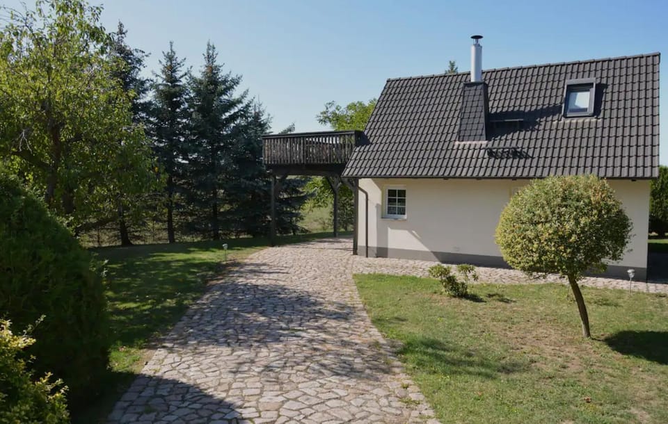 Property building, Day, Garden