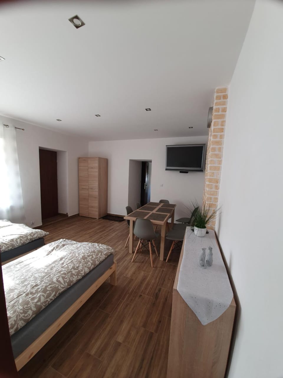 Communal lounge/ TV room, Bed, TV and multimedia, Living room, Photo of the whole room, Bedroom