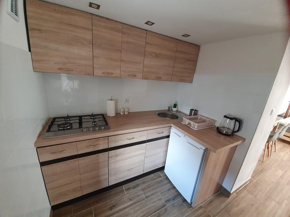 Kitchen or kitchenette, pet friendly, stove