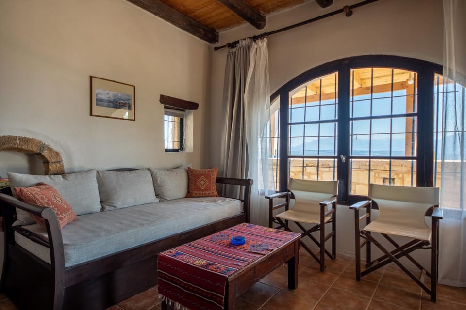 Bed, Seating area