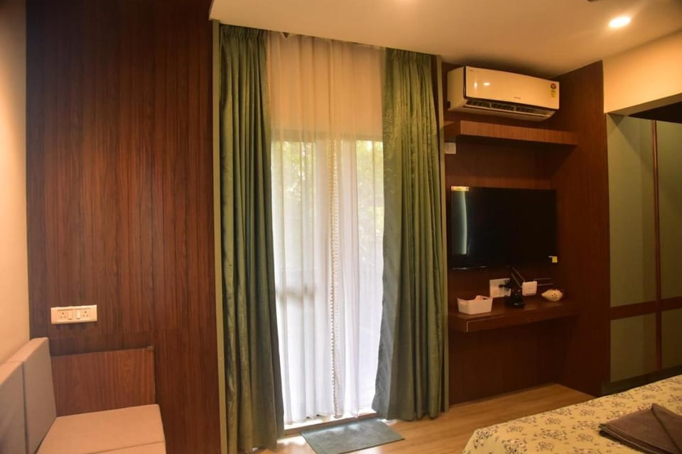 TV and multimedia, Bedroom, air conditioner
