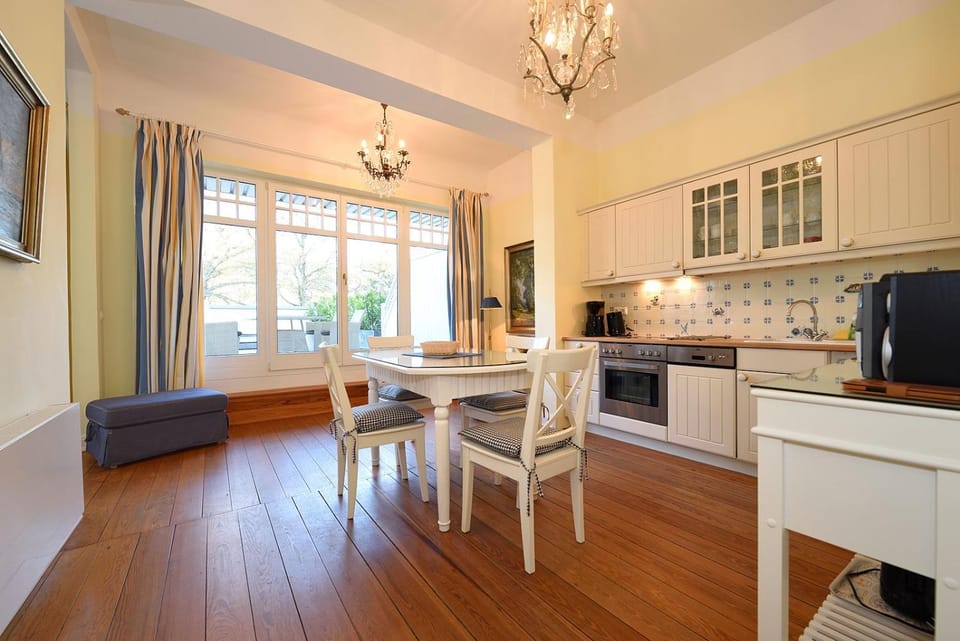 Kitchen or kitchenette, Dining area, dishwasher, oven