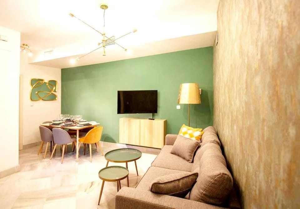 TV and multimedia, Living room, Seating area, Dining area
