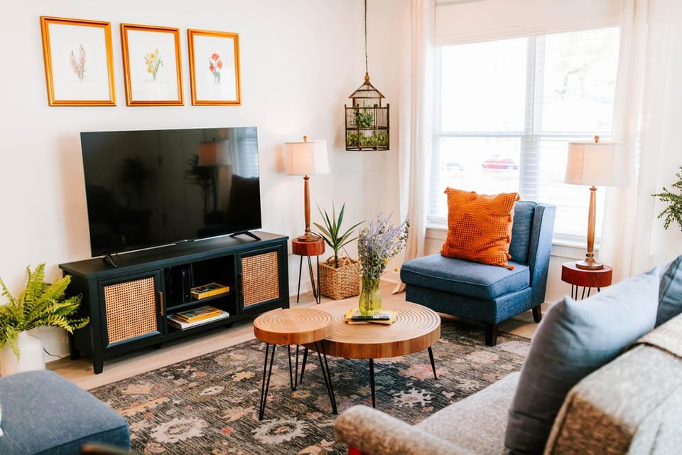 Artist Retreat Near Downtown, Stadium & UGA Apartment in Athens