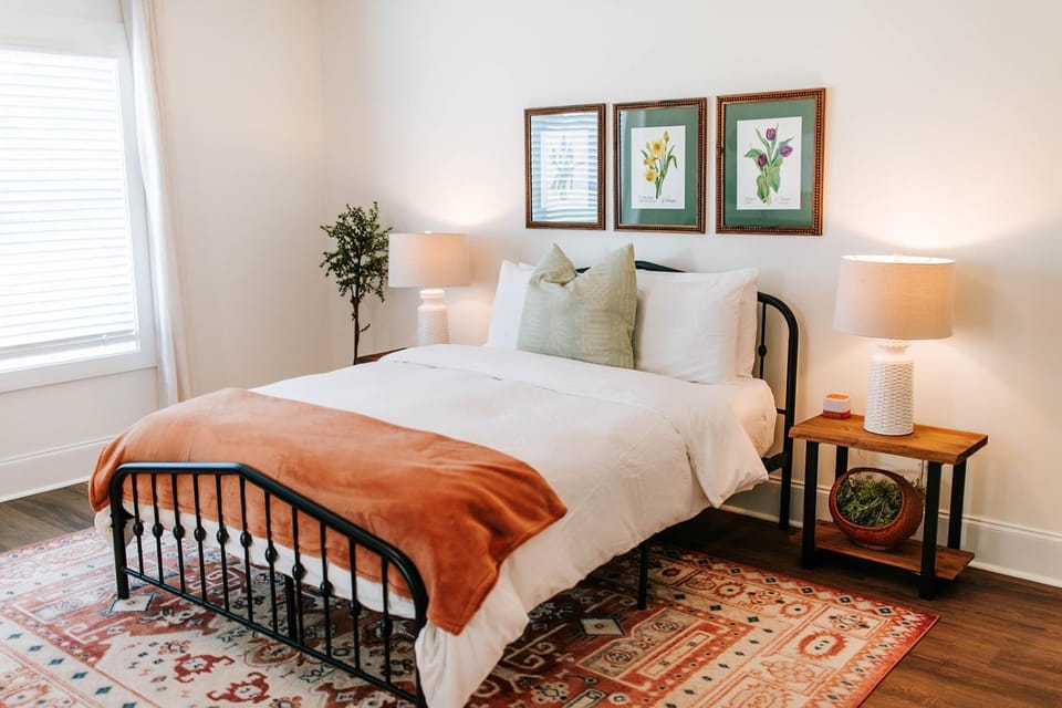 Bright Artist's Cottage-Mins to Downtown, Campus House in Athens