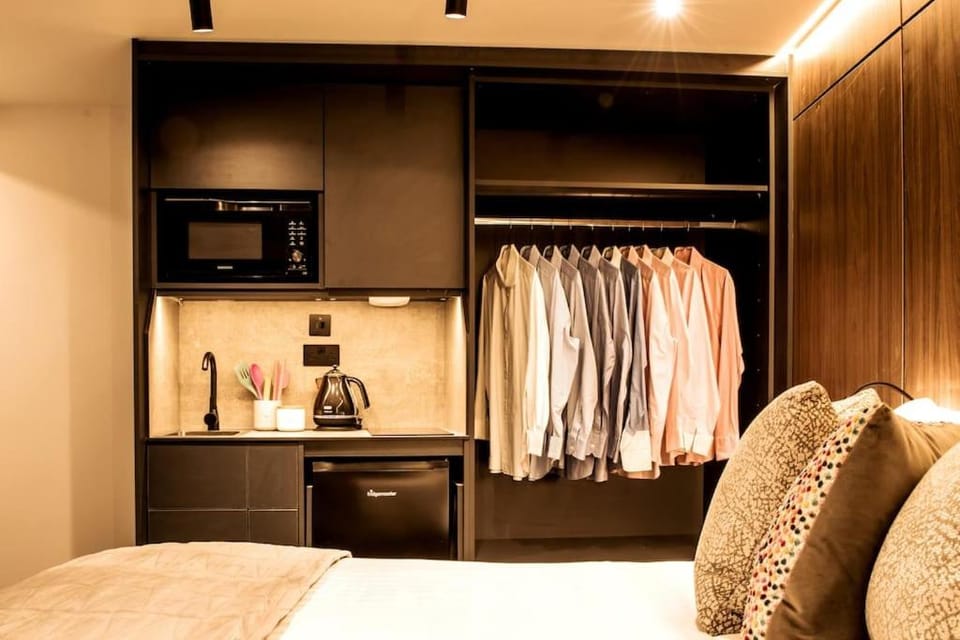 Bed, Kitchen or kitchenette, Bedroom, wardrobe