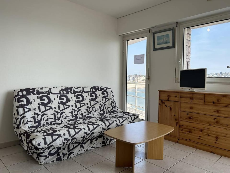 501 - Appartement 1 chambre à Erquy, à proximité du port, en bordure de la plage du centre Apartment in Brittany