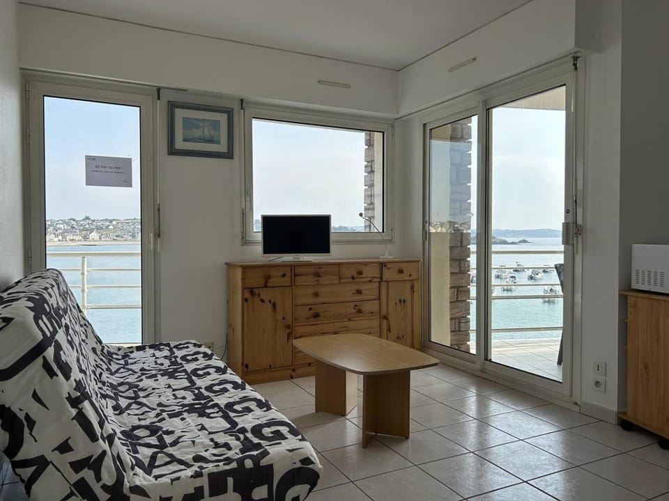 501 - Appartement 1 chambre à Erquy, à proximité du port, en bordure de la plage du centre Apartment in Brittany