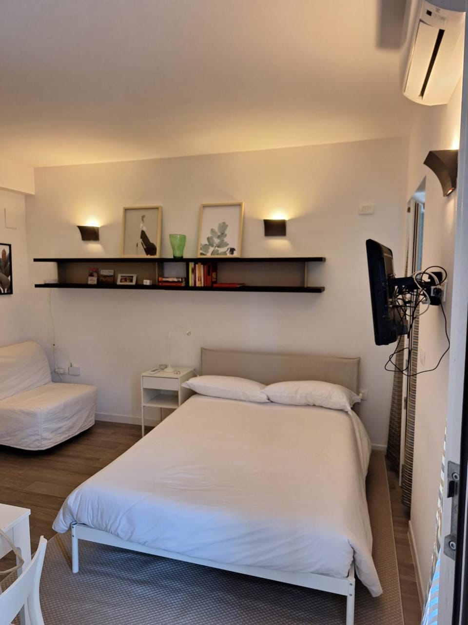 Photo of the whole room