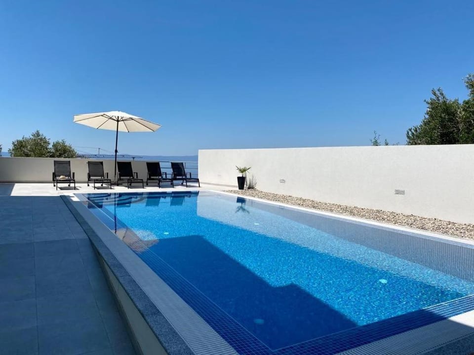 BBQ facilities, Balcony/Terrace, Seating area, Swimming pool