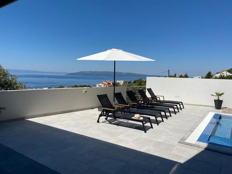 BBQ facilities, City view, Mountain view, Sea view, Swimming pool