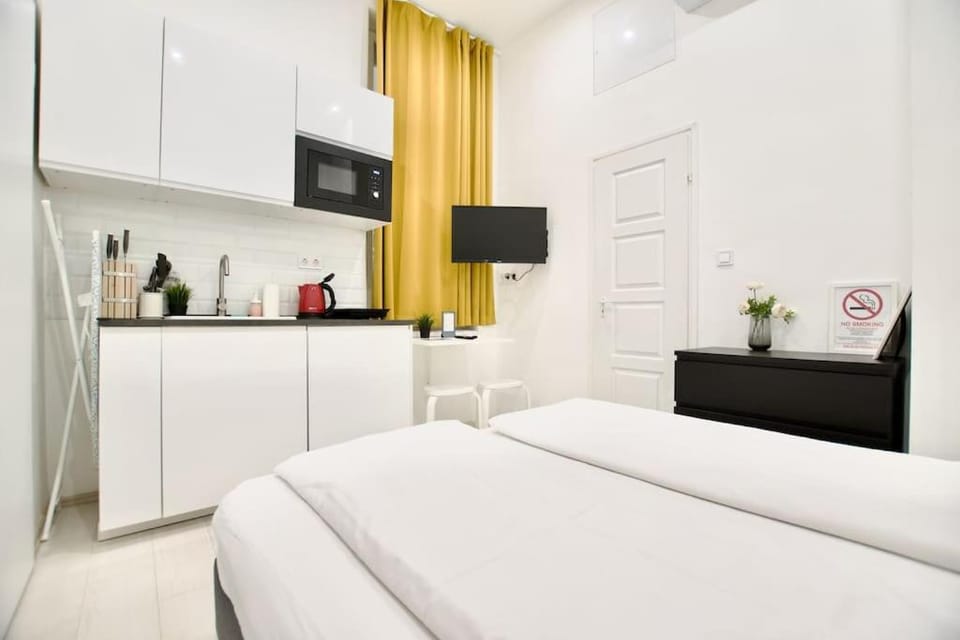 Bed, Kitchen or kitchenette