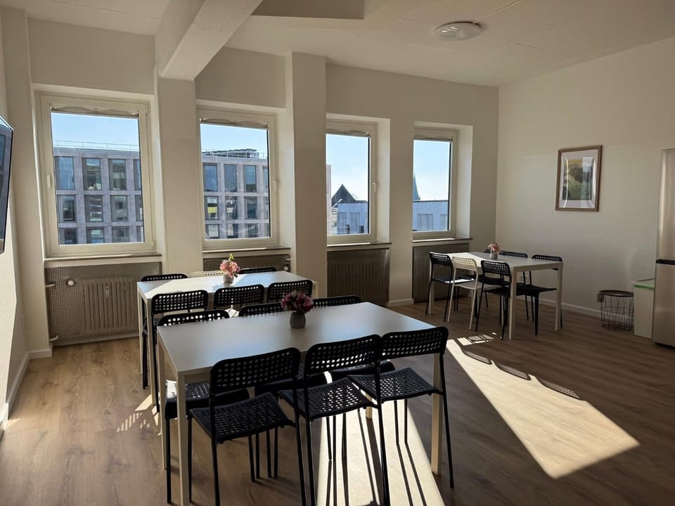 Seating area, Dining area