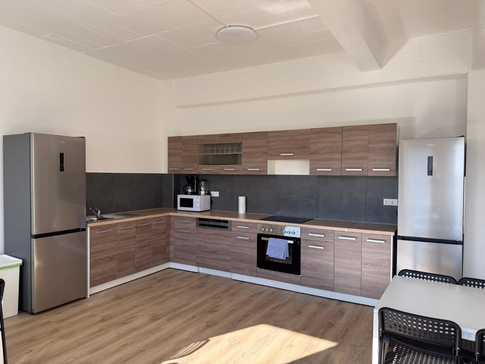 Coffee/tea facilities, Kitchen or kitchenette, dishwasher, oven, stove