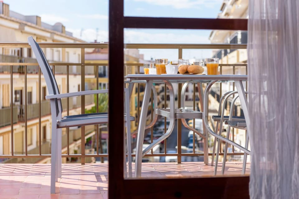 Day, View (from property/room), Balcony/Terrace, Food and drinks, Dining area, Food