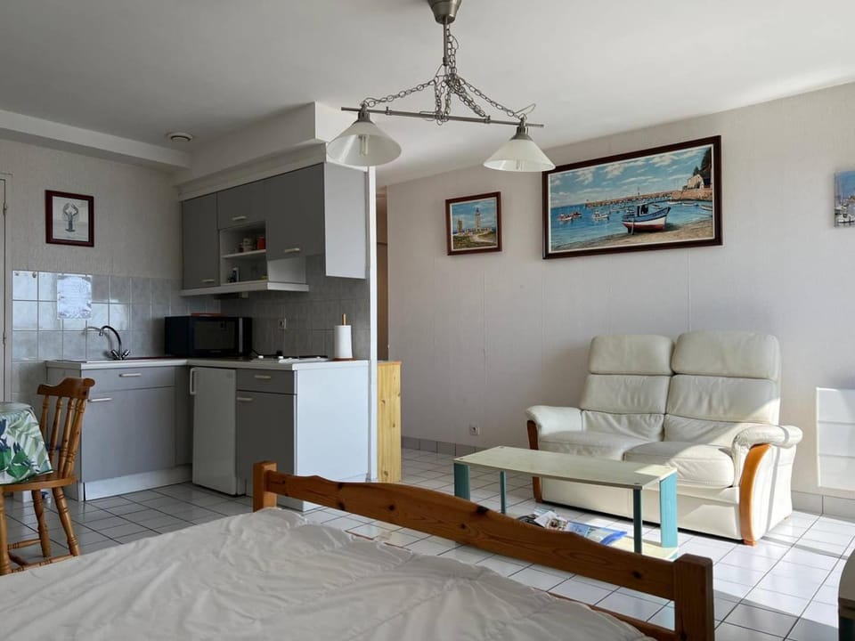 Kitchen or kitchenette, Living room