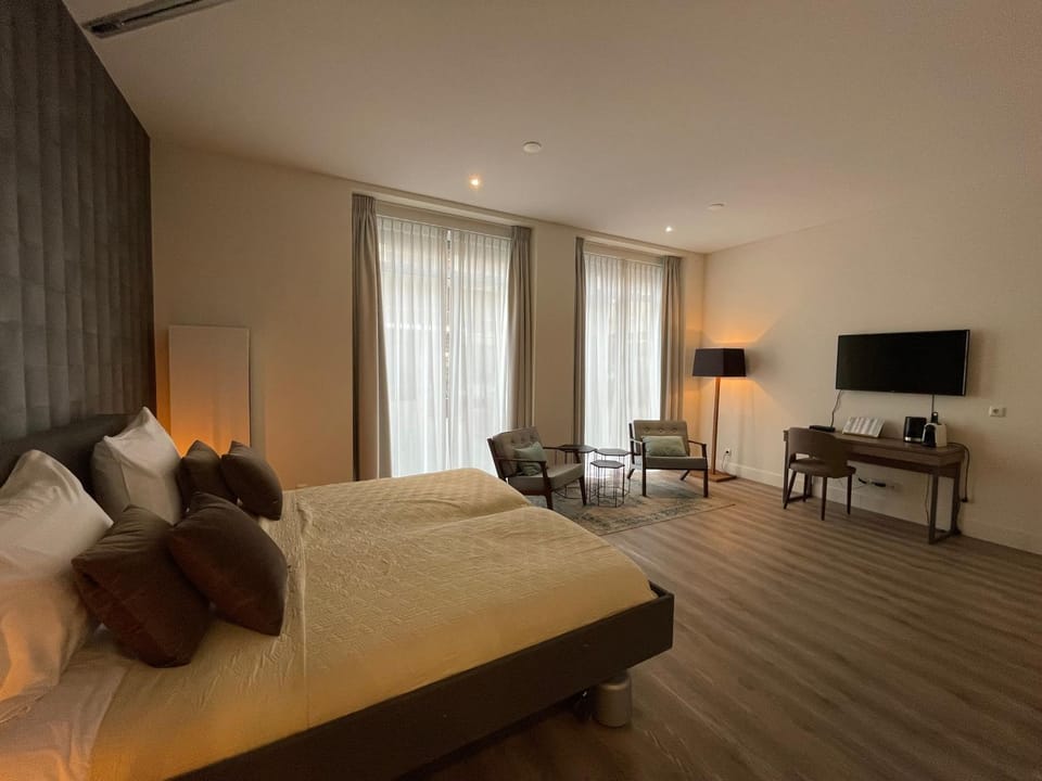 Seating area, Bedroom