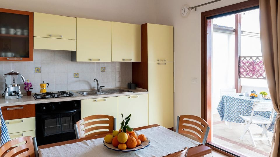 Kitchen or kitchenette, Other, Dining area
