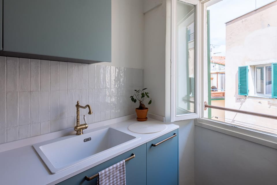 Coffee/tea facilities, Kitchen or kitchenette, dishwasher, microwave, stove, toaster, washing machine, kitchen