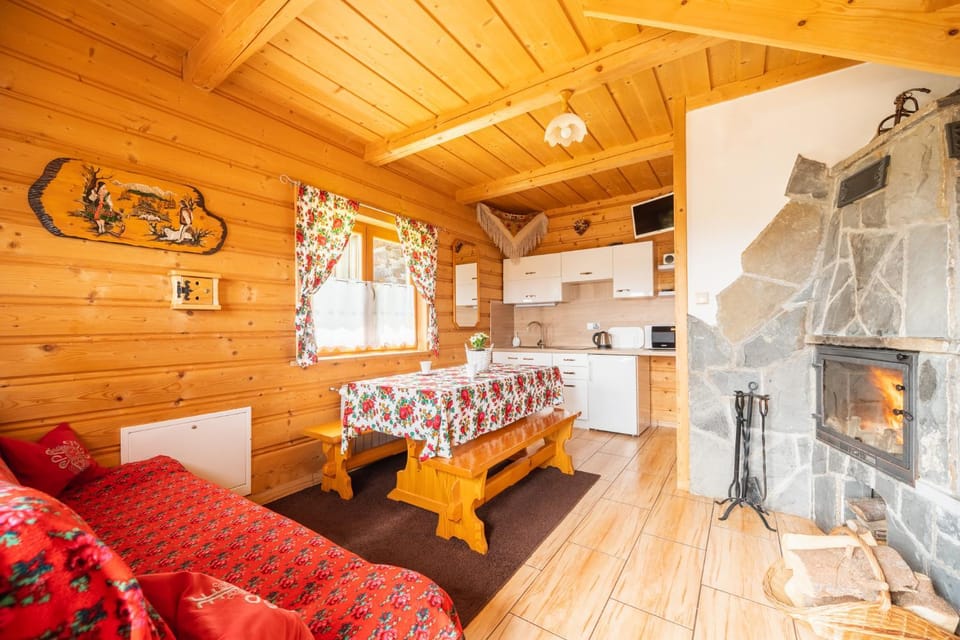 Kitchen or kitchenette, Living room, Seating area, flat iron