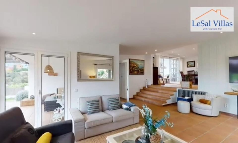 Living room, air conditioner
