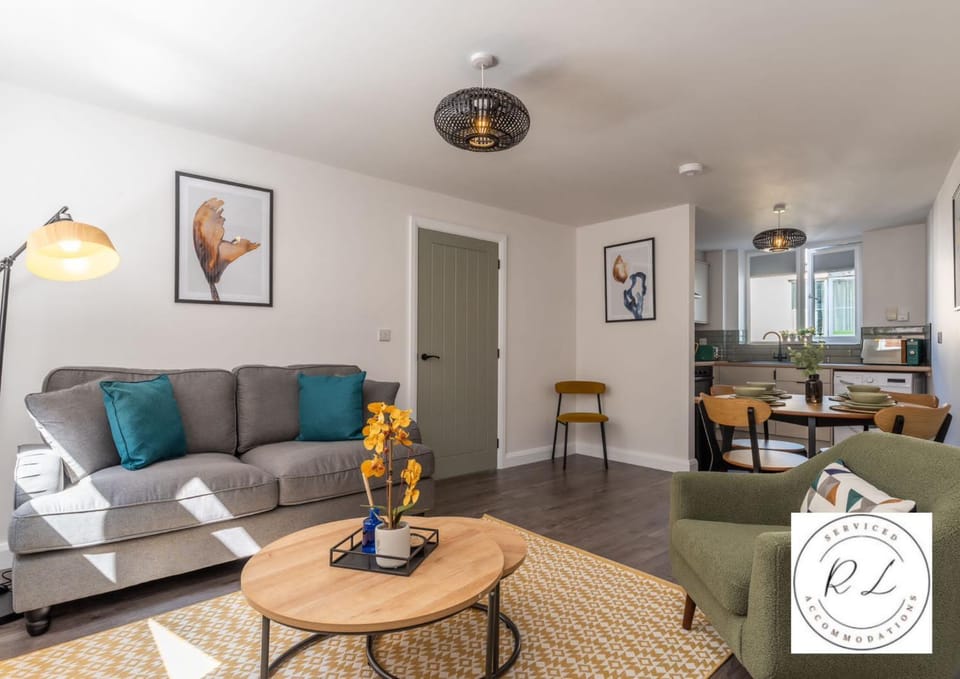 Bright & Modern 2-Bed Glenfield Hospital Apartment - Sleeps 6 Apartment in Leicester