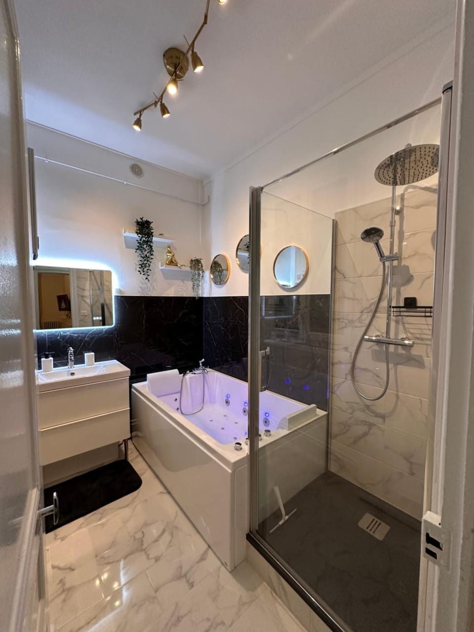 Shower, Hot Tub, Massage, Bathroom, Bath, heating, towels