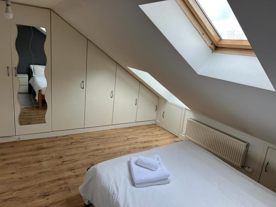 Private Studio Room With Your Shower and Kitchen Vacation rental in London