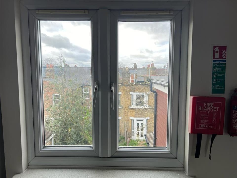 Private Studio Room With Your Shower and Kitchen Vacation rental in London