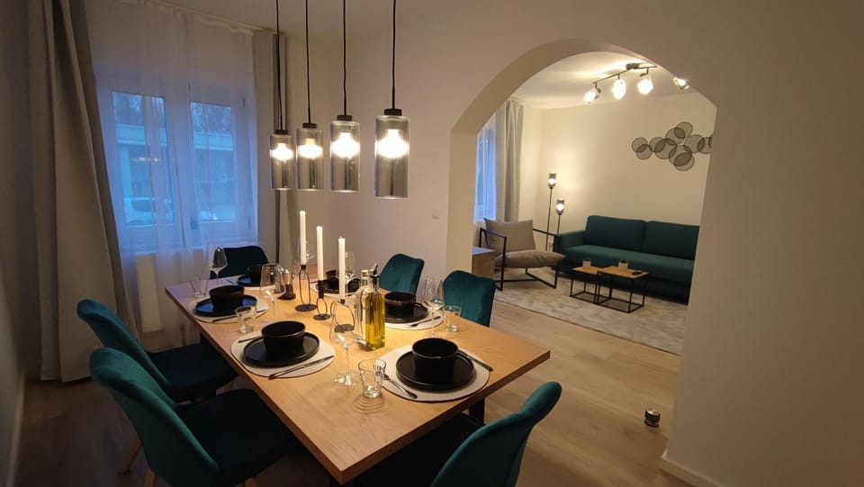 Living room, Seating area, Dining area