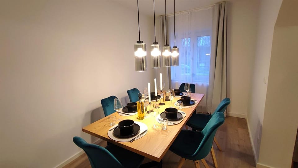 Seating area, Dining area