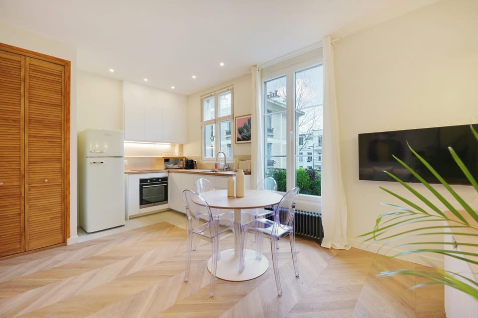 TV and multimedia, Kitchen or kitchenette, Dining area, dishwasher, minibar, pet friendly, stove