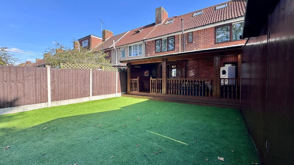 Property building, Day, Garden, Balcony/Terrace, Garden view