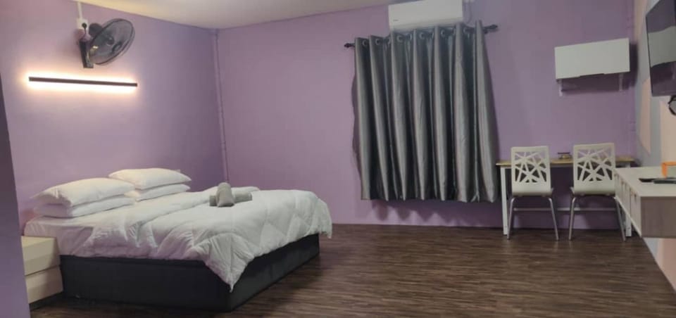 Photo of the whole room, Bedroom