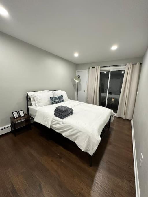 Cozy 2 BR suite, 10 min to NYC &Times Sq Apartment in North Bergen