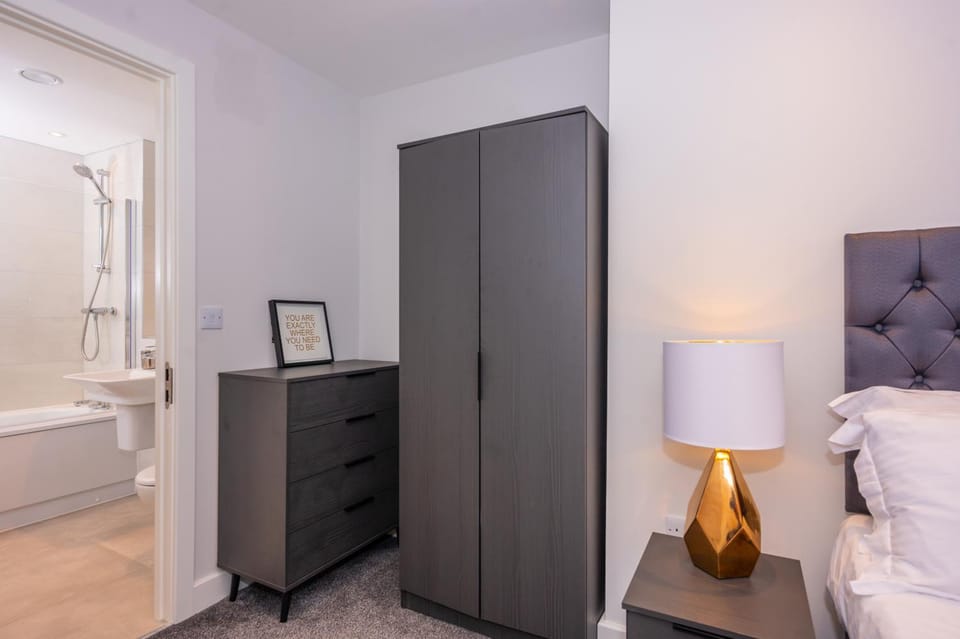Bathroom, Bedroom, wardrobe