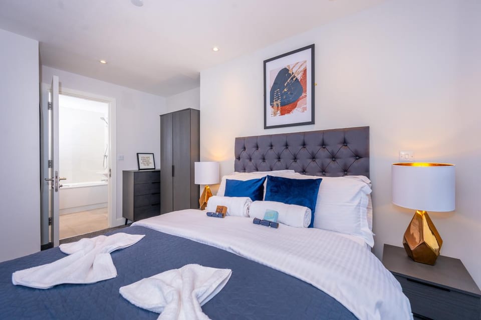 Bed, Photo of the whole room, Bedroom, towels, wardrobe
