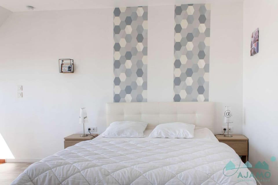 527 - T2 en duplex avec vue sur la plage et le Port d'Erquy Apartment in Brittany