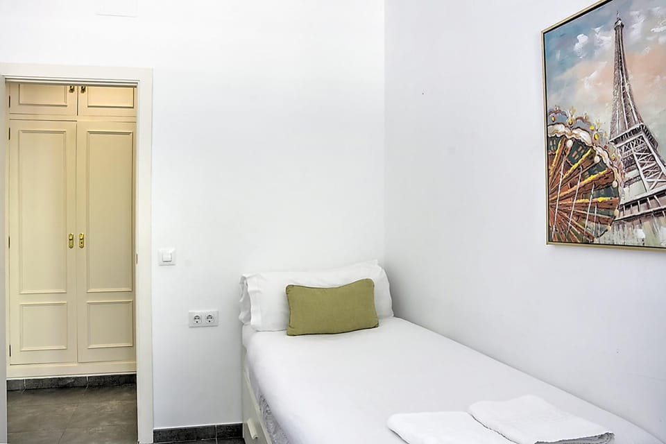 Plaza España Familiar Apartment in Seville