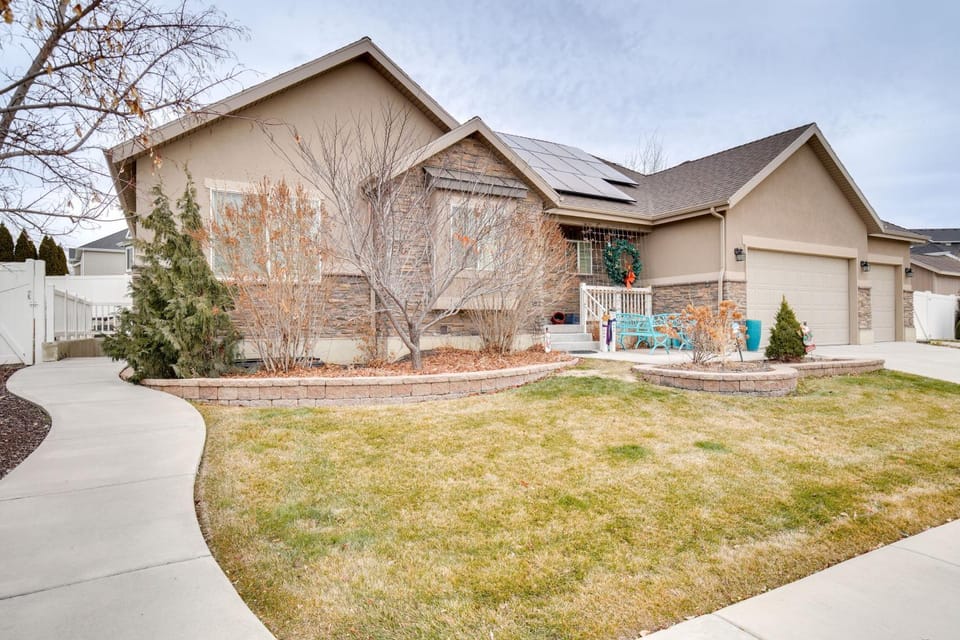 Modern Lehi Apartment: 2 Mi to Thanksgiving Point Apartment in Lehi