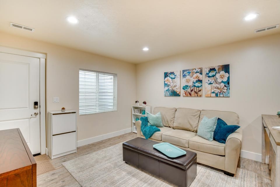 Modern Lehi Apartment: 2 Mi to Thanksgiving Point Apartment in Lehi