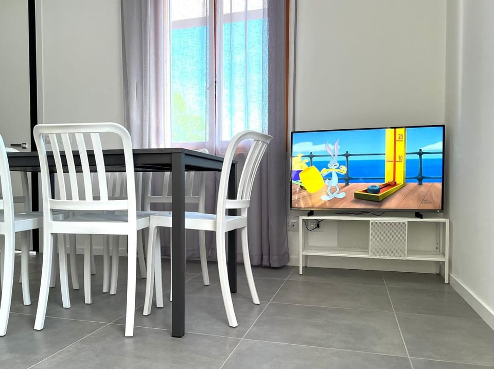 Communal lounge/ TV room, TV and multimedia, Dining area, Evening entertainment